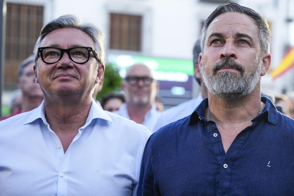 VOX pide a Juanma Moreno que “renuncie públicamente” a pactar con el PSOE y se siente a negocia