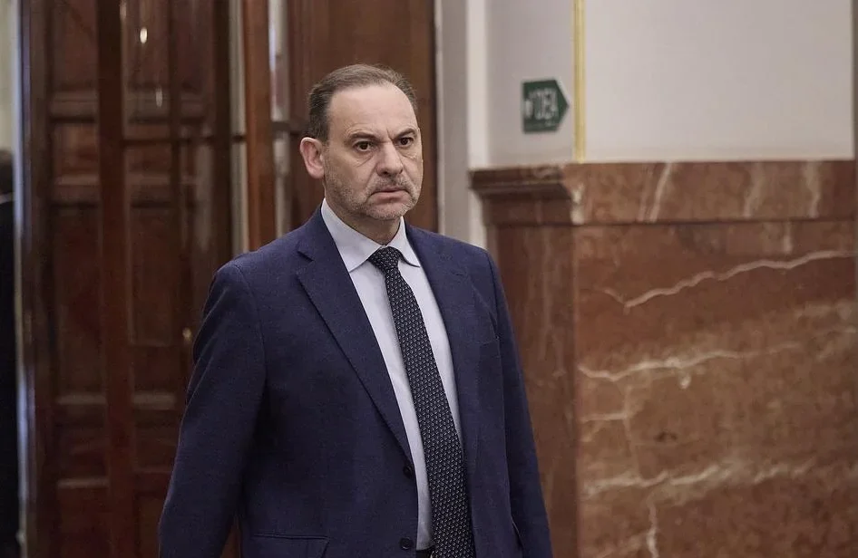 La condena de Ábalos da la vuelta al mundo: la prensa internacional pone el foco en la crisis de Sánchez