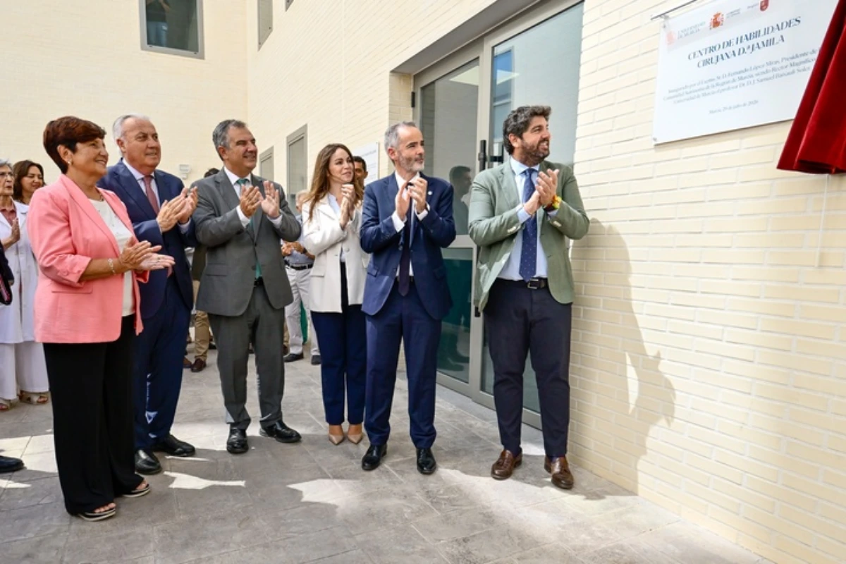 López Miras inaugura el Centro de Habilidades Clínicas Doña Jamila en la UMU