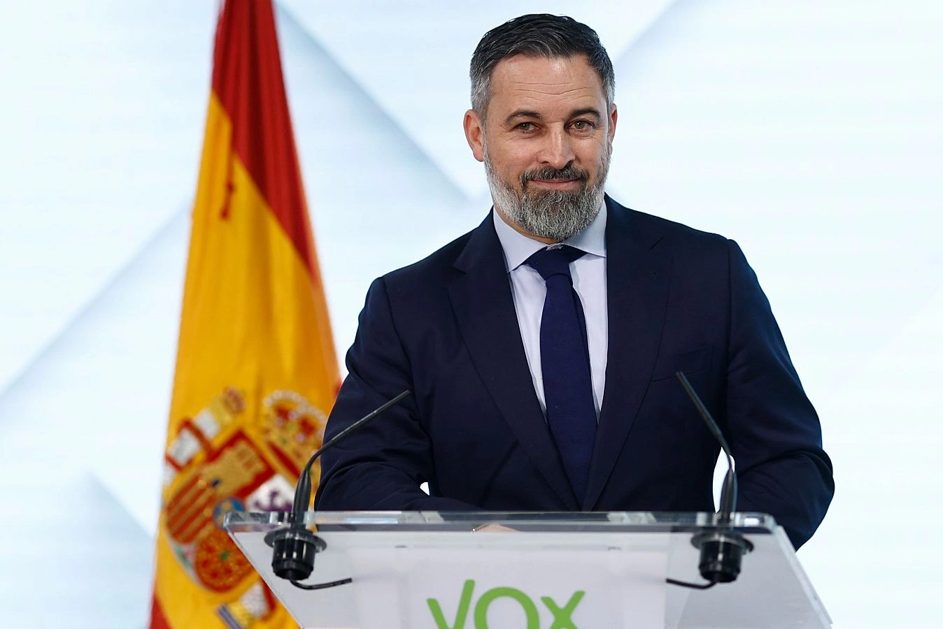 VOX ante el miedo del sistema: cuando las encuestas disparan la histeria