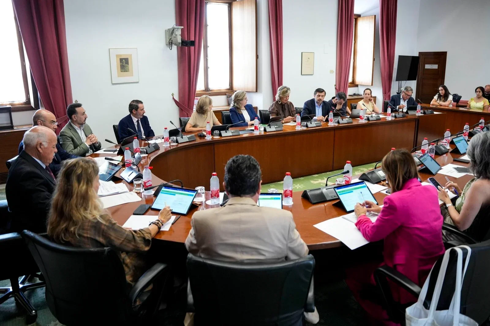 Guerra en el Parlamento de Andalucía por el reparto de espacios y de fondos para la nueva Legislatura