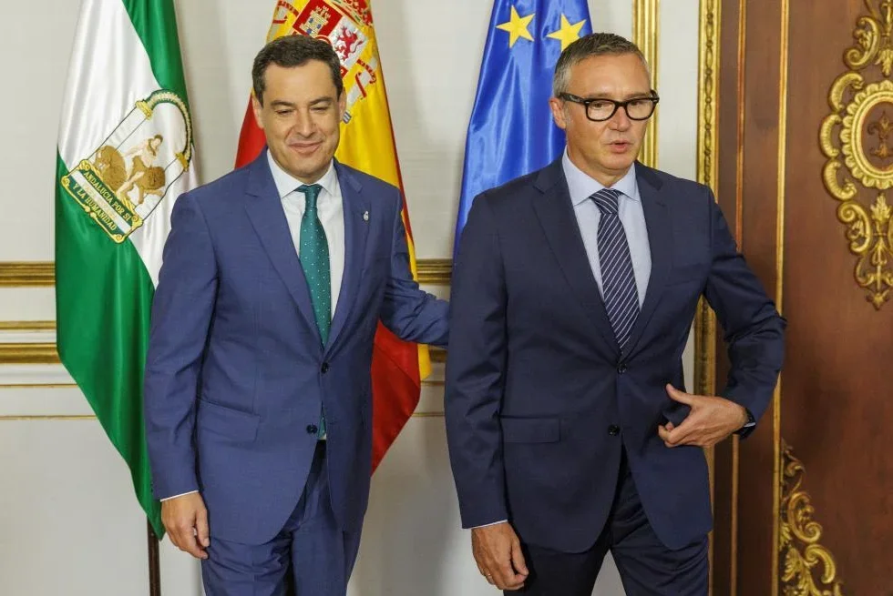 Un gobierno en solitario de Juanma Moreno con acuerdos programáticos: primer ofrecimiento del PP a VOX en Andalucía