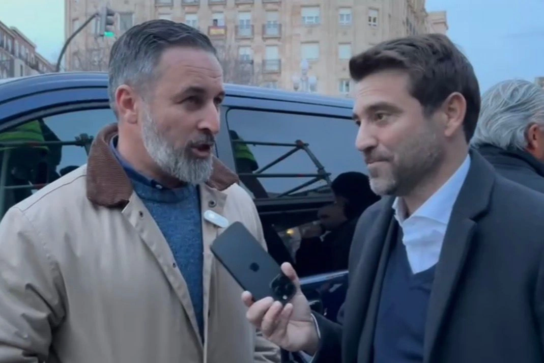 Entrevista a Abascal: “El PP es quien está detrás del fuego amigo contra Vox”