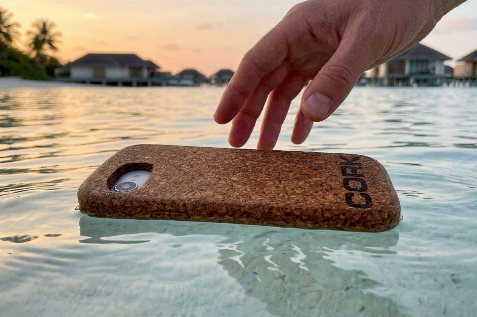 CORK PRO TECH, una funda flotante para evitar la pérdida del móvil en el agua