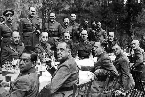 El 1 de abril de 1939, después del 18 de julio de 1936: el final de la guerra y la obligación de aprender