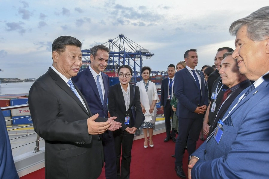 LA NUEVA RUTA DE LA SEDA: UN SUEÑO DE HIERRO Y CADENAS DE DEUDA