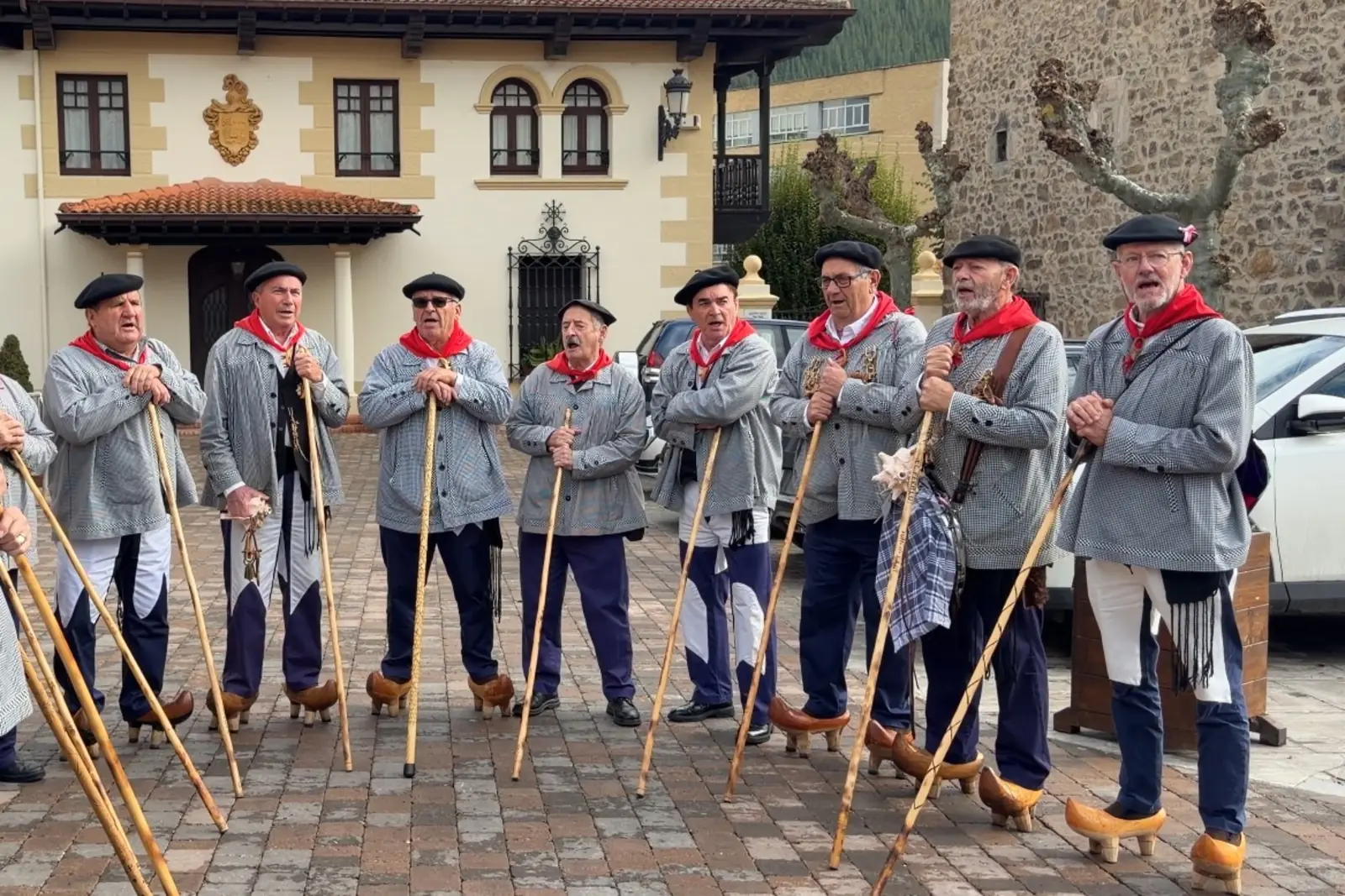 San Vicente de la Barquera, Cabañes, Potes y Santo Toribio de Liébana forman parte de un relato común.