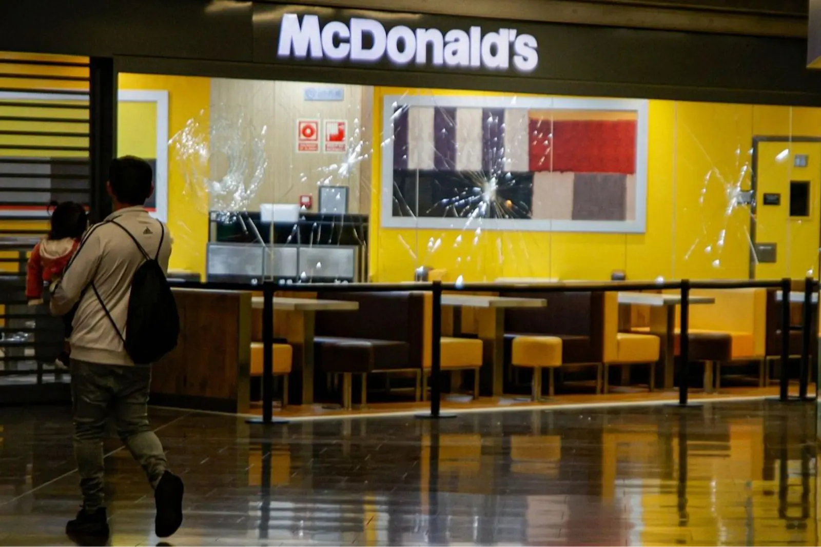 Así quedó el restaurante tras el ataque del yihadista