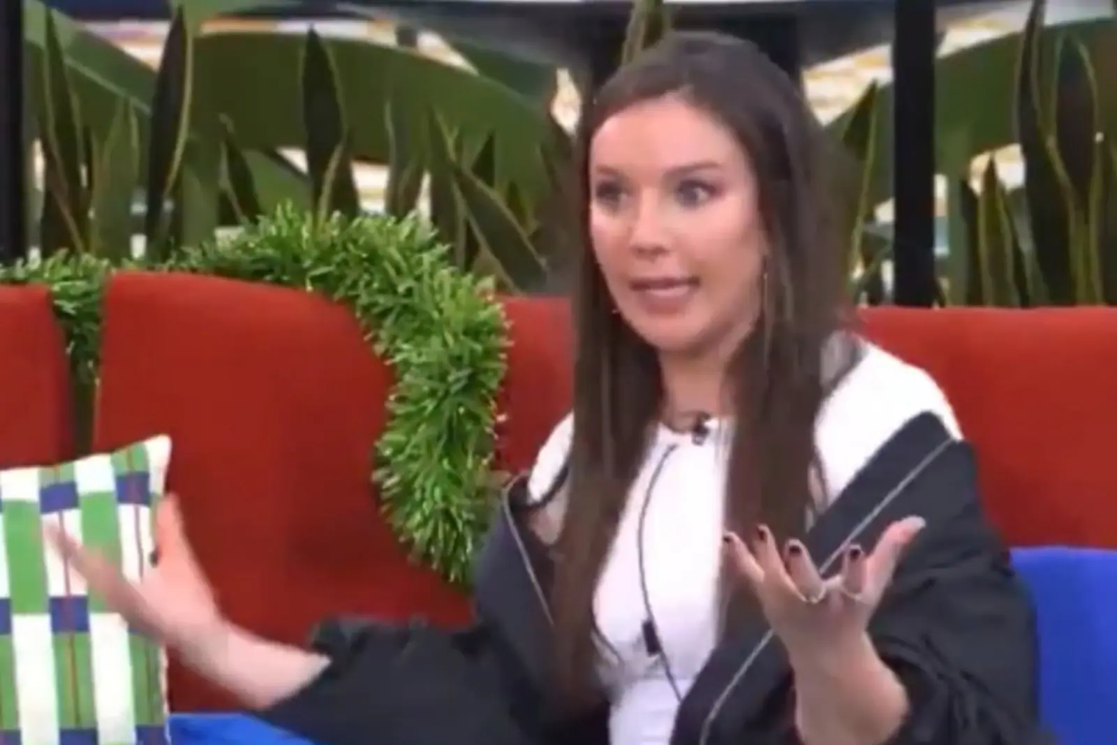 Las redes estallan contra Inés Hernand por blanquear el terrorismo de ETA