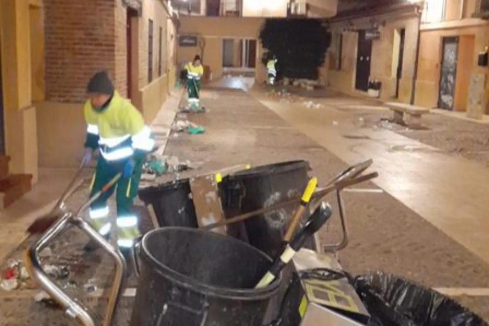 ​​​​​​​Alcalá de Henares activa un dispositivo especial de limpieza para todas las fiestas navideñas