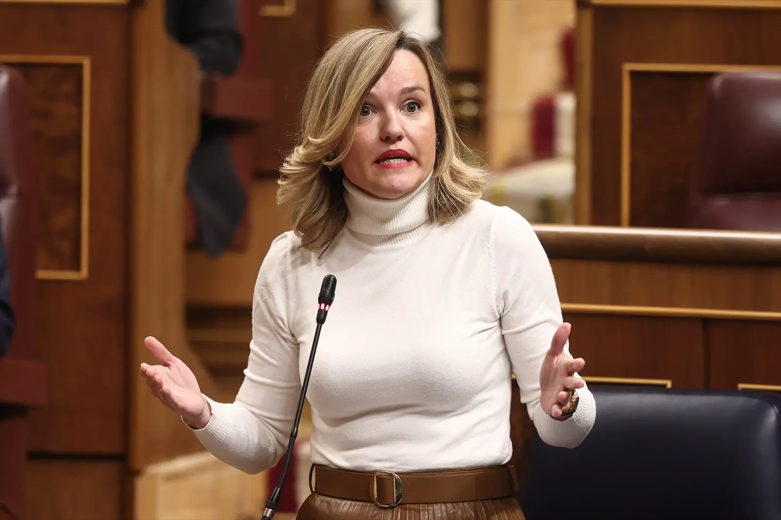 Entre sus platos calientes, este cáterin incluye opciones como bocadillo de calamares