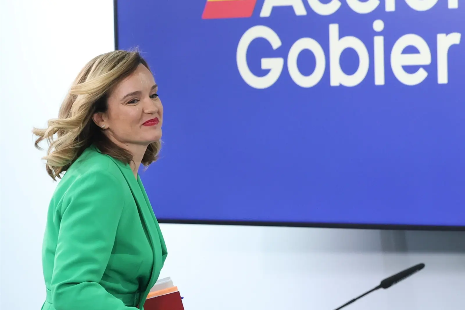 El escenario elegido refuerza una imagen de sobriedad y cercanía