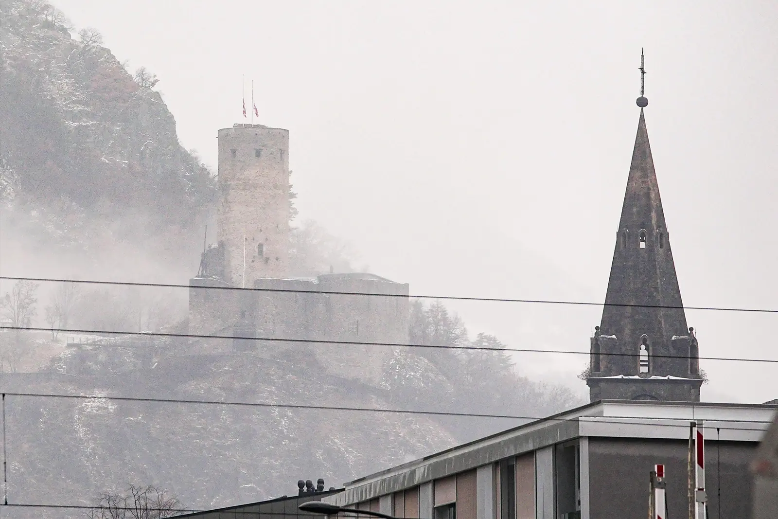 ¿Por qué ha sido detenido uno de los dueños del bar del incendio en Suiza?