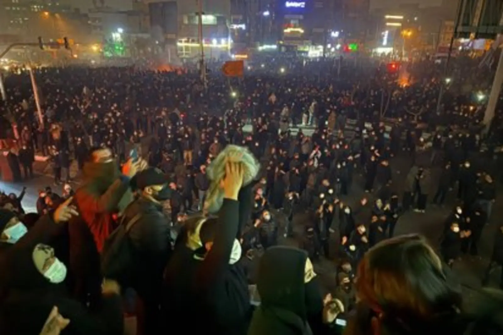 La caída de Hezbolá arrastró al régimen sirio, Assad perdió su principal sostén militar. En diciembre de 2024, su dictadura se desplomó.