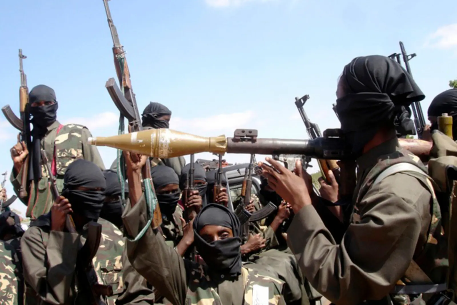  Actualmente, la cifra podría rondar los 25.000 combatientes potenciales distribuidos en distintas regiones del mundo.