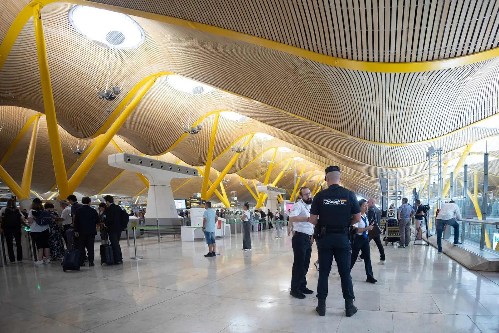 La Policía Nacional ha desarticulado en Madrid una organización criminal dedicada a facilitar la entrada irregular de inmigrantes