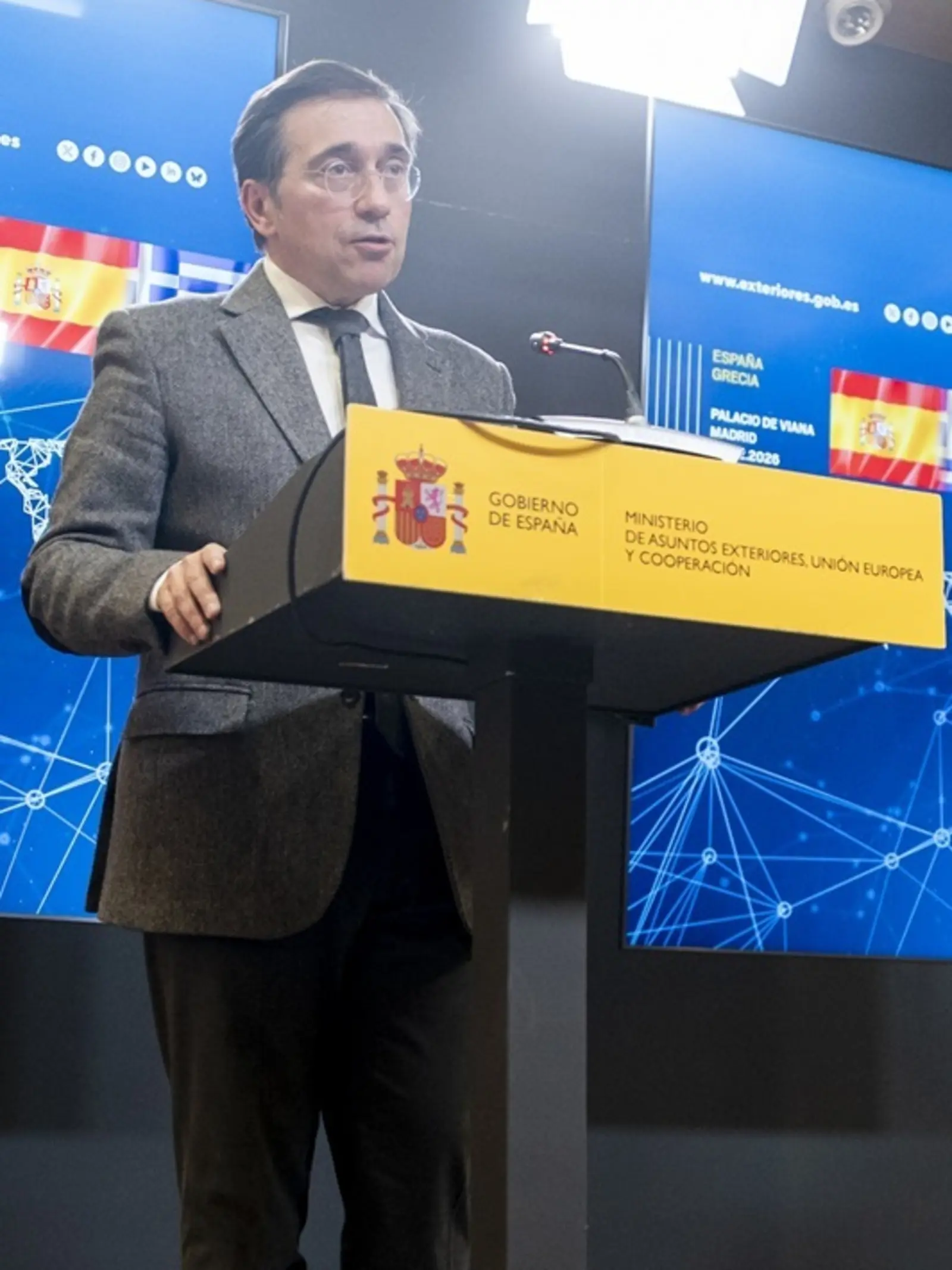 Albares compareció junto a su homólogo griego, George Gerapetridis