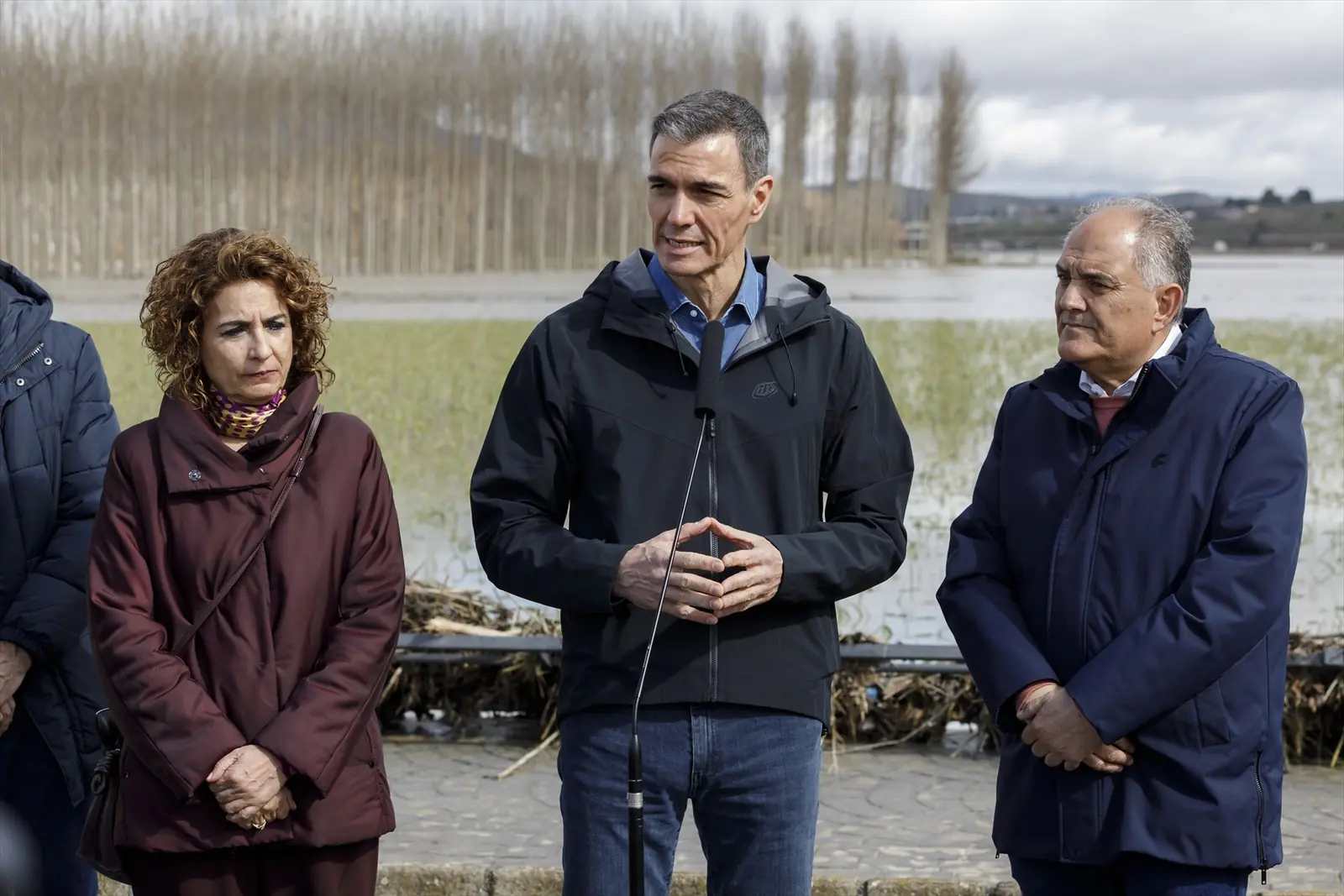 Pedro Sánchez vuelve a priorizar su imagen mientras miles de familias esperan soluciones reales tras el temporal
