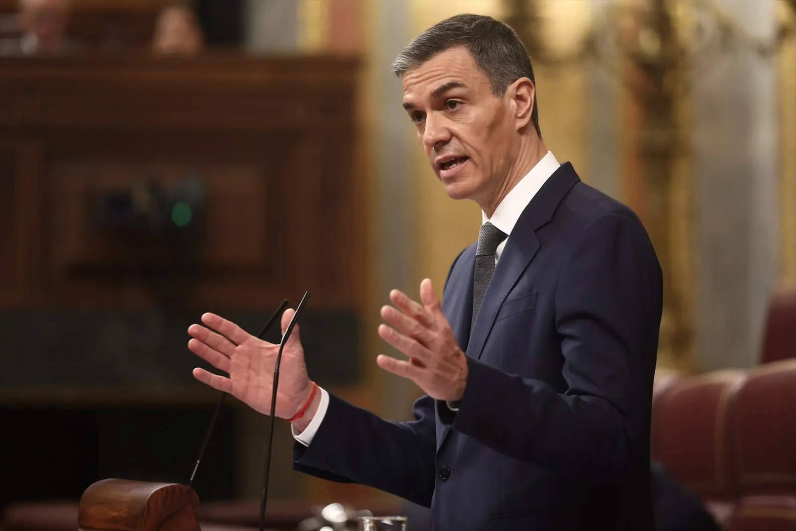 El doble discurso de Pedro Sánchez: arremete contra Trump mientras dispara por 200 la compra de armas a EE. UU.