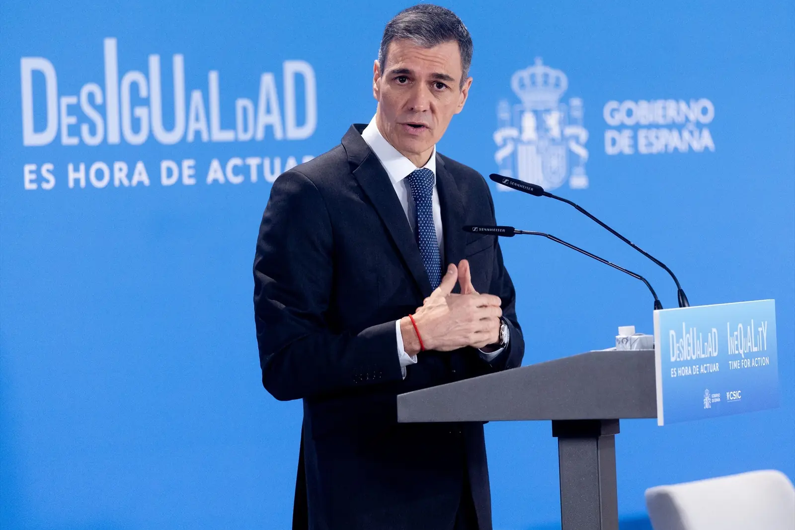 El Gobierno da vía libre a que inmigrantes ilegales cambien de nombre y sexo al amparo de la regularización masiva