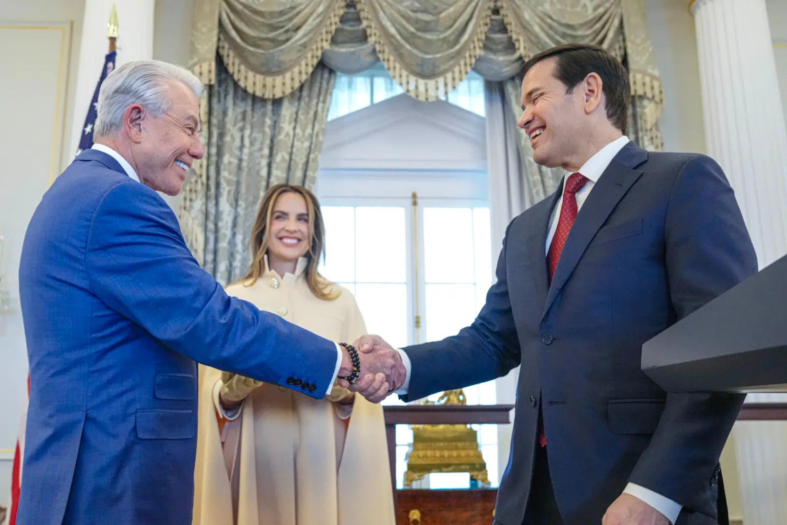 ¿Quién es Benjamín León Jr. el empresario cubano que asume como nuevo embajador de EE.UU. en España?