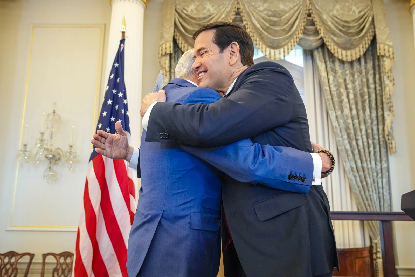 La Embajada estadounidense expresó su disposición a trabajar bajo su liderazgo