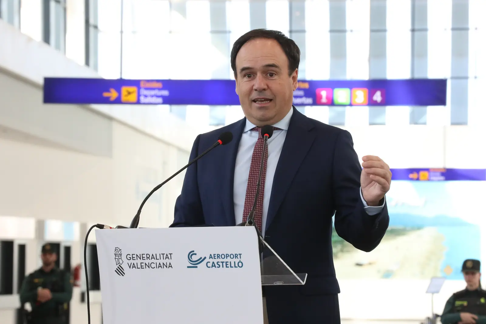 Pérez Llorca apuesta por impulsar el aeropuerto de Castellón como motor turístico y económico de la provincia