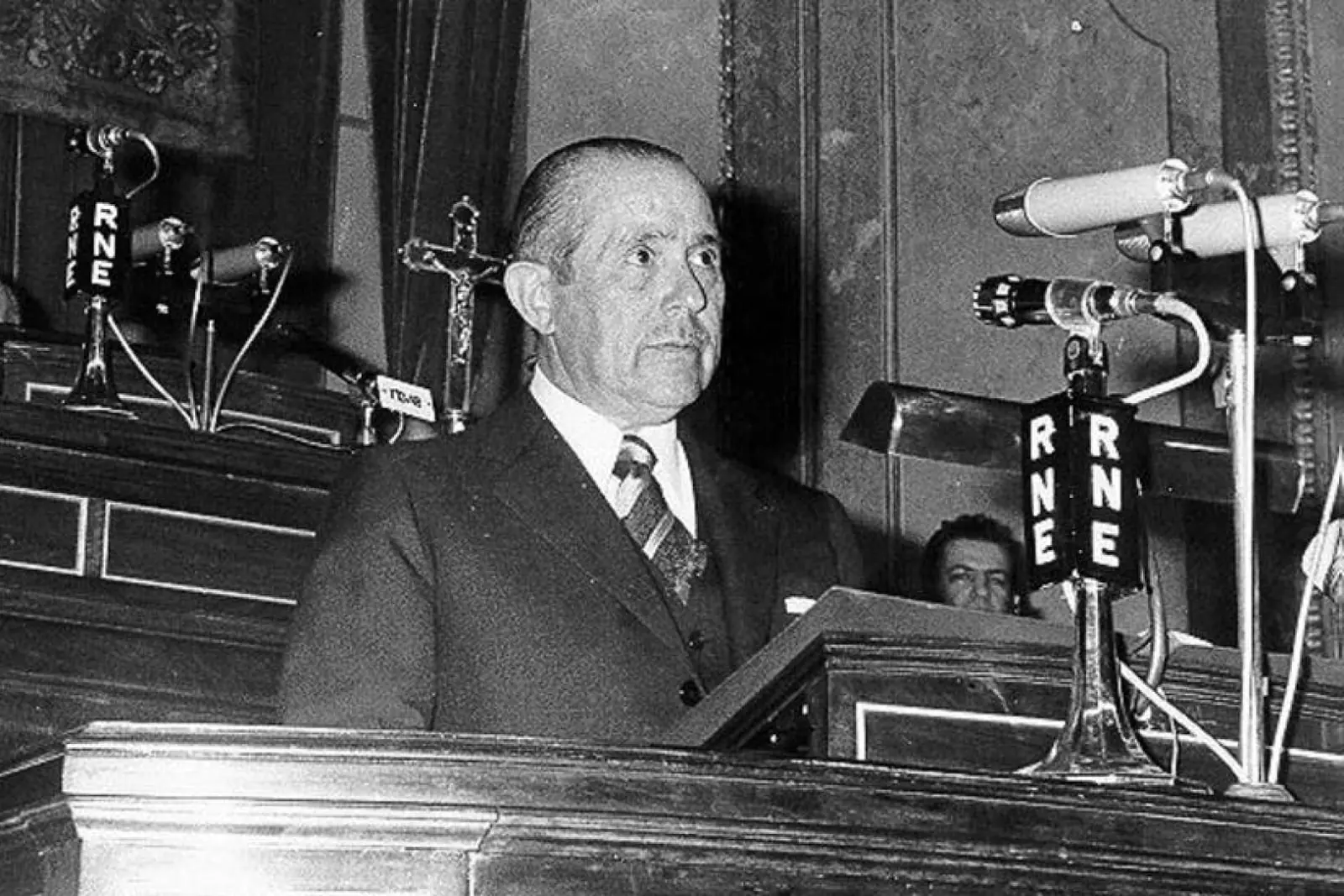 El espíritu del 12 de febrero: la grieta que se abrió desde dentro