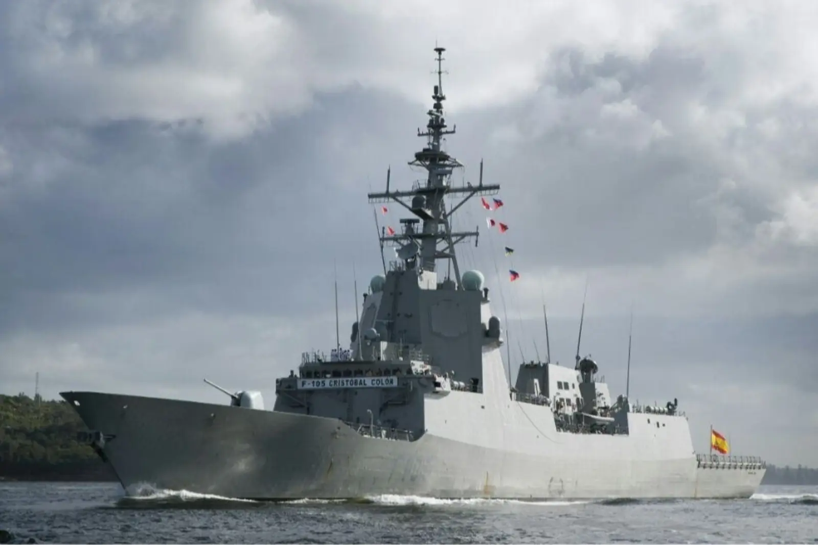 Así es la fragata Cristóbal Colón F-105, el buque de guerra enviado por la Armada a Chipre tras los ataques de Irán