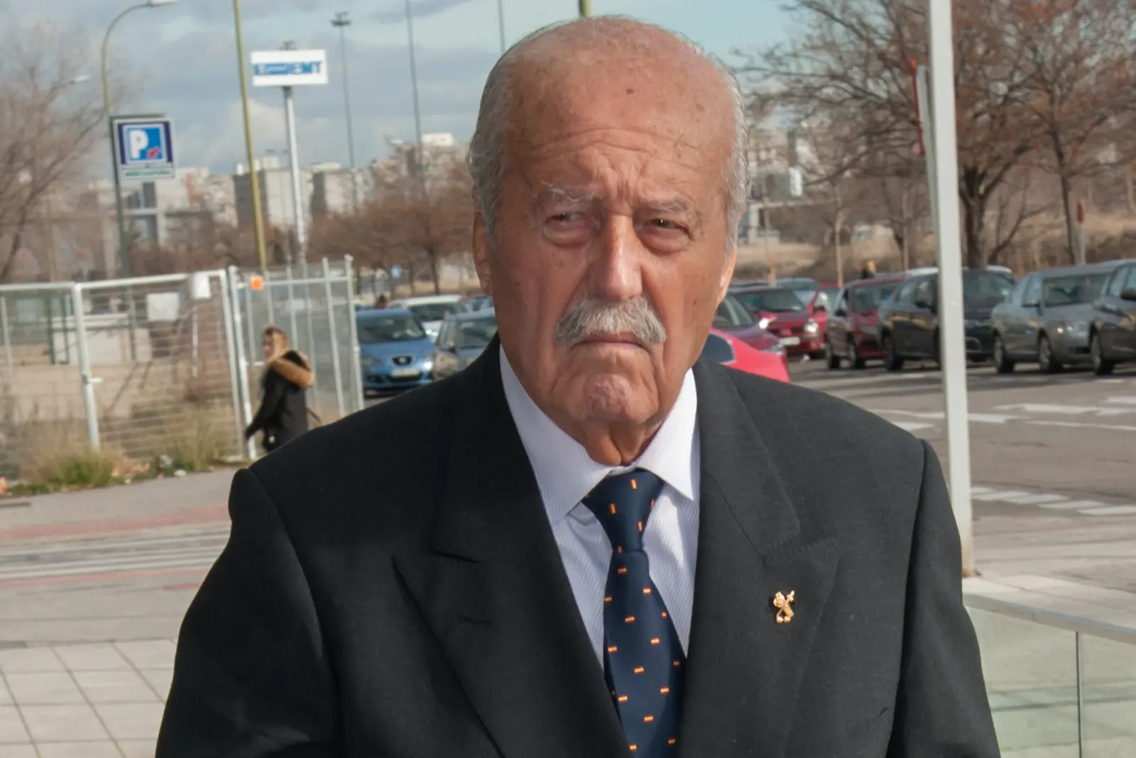 La Iglesia que niega funerales y pacta con el poder