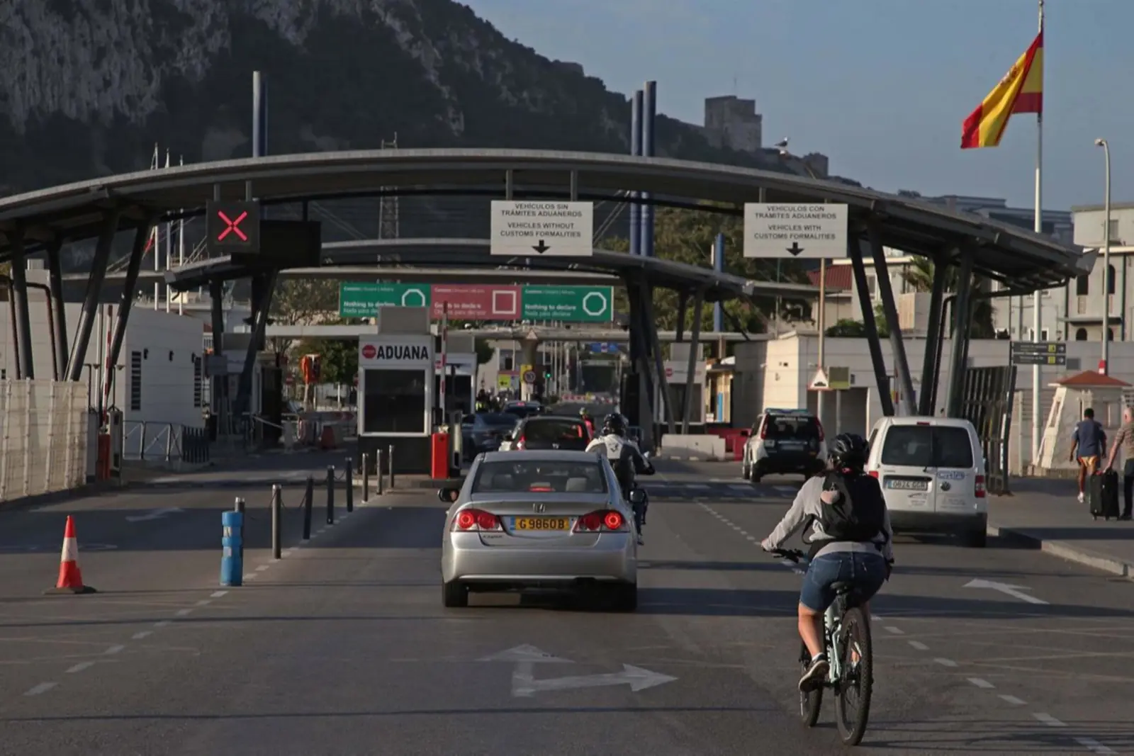 Algunos tuvieron que afrontar alquileres y gastos de desplazamiento con ingresos limitados. El malestar comenzó a crecer dentro del colectivo.