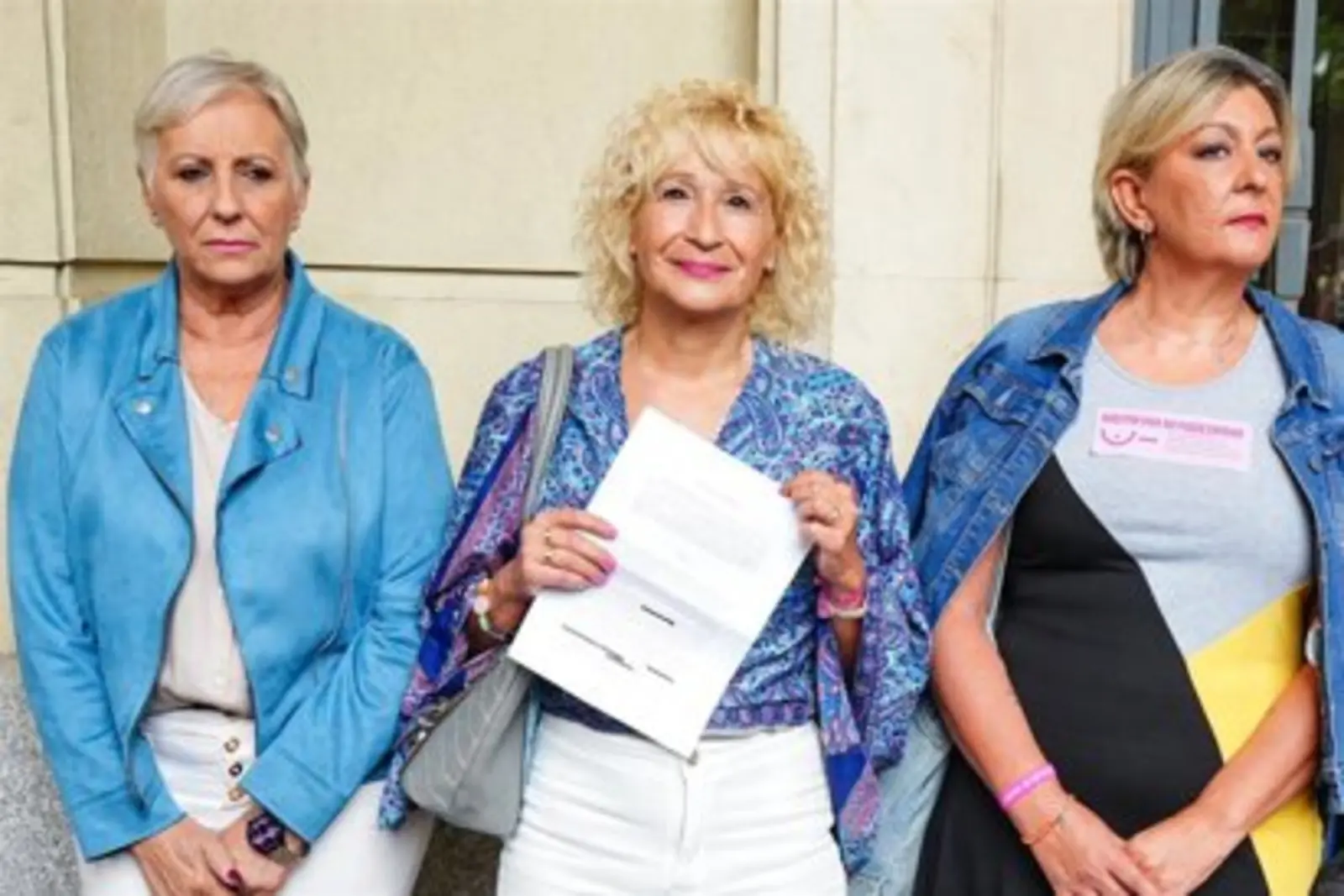 El premio refuerza la relación entre el PSOE andaluz y Amama. La presidenta de la asociación y otras integrantes han asistido a actos socialistas.