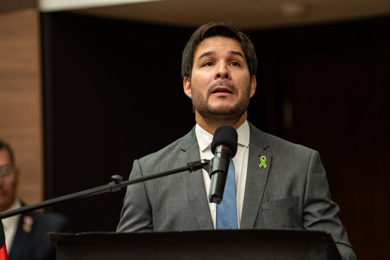Ministro de la Niñez y la Adolescencia, Walter Gutiérrez