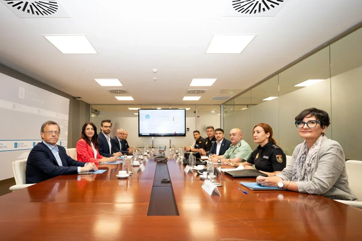 La Xunta impulsa la colaboración entre administraciones para mejorar la respuesta frente a los incendios