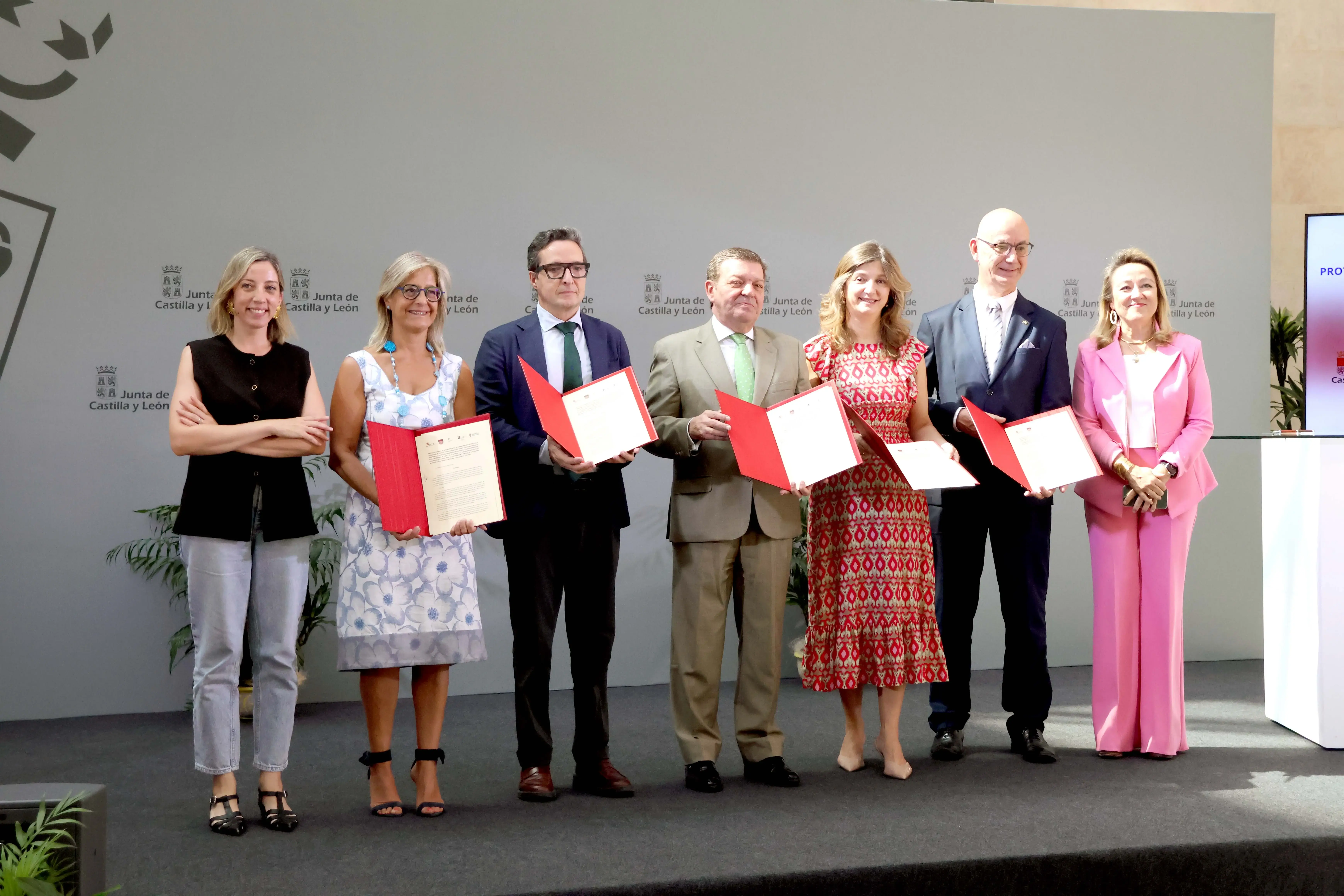 La Junta y las universidades públicas de Castilla y León impulsan becas para favorecer el retorno del talento