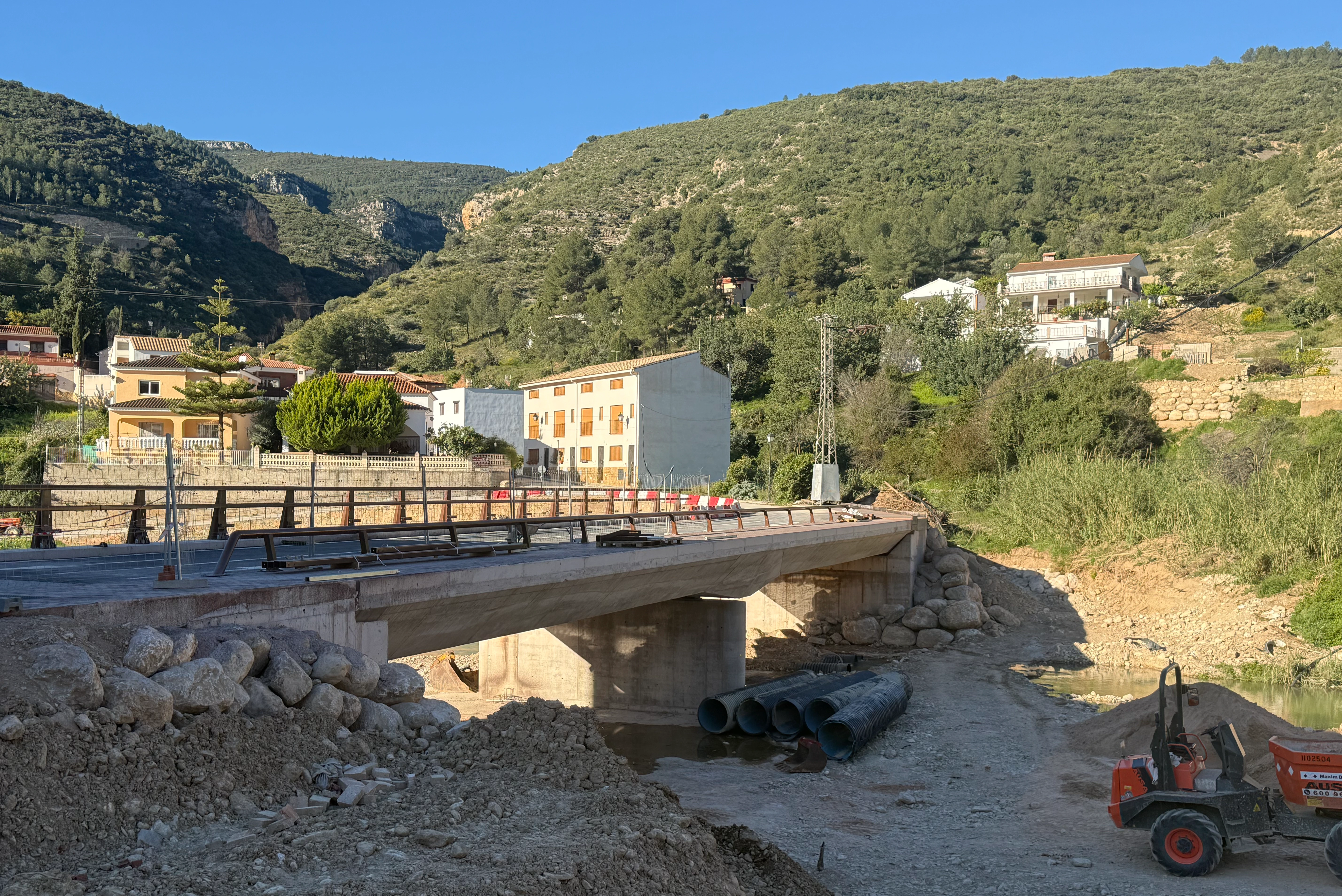 La Generalitat Valenciana recupera esta Semana Santa las pasarelas sobre el río en Sot de Chera arrasadas por la DANA