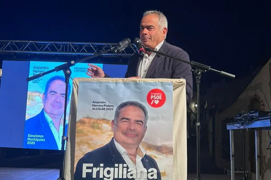 La Guardia Civil registra durante más de 13 horas el Ayuntamiento de Frigiliana (Málaga) gobernado por el PSOE