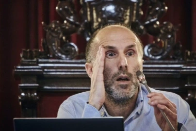 Imputado el alcalde de Orense por prevaricación: cobró del Ayuntamiento y de su televisión sin autorización