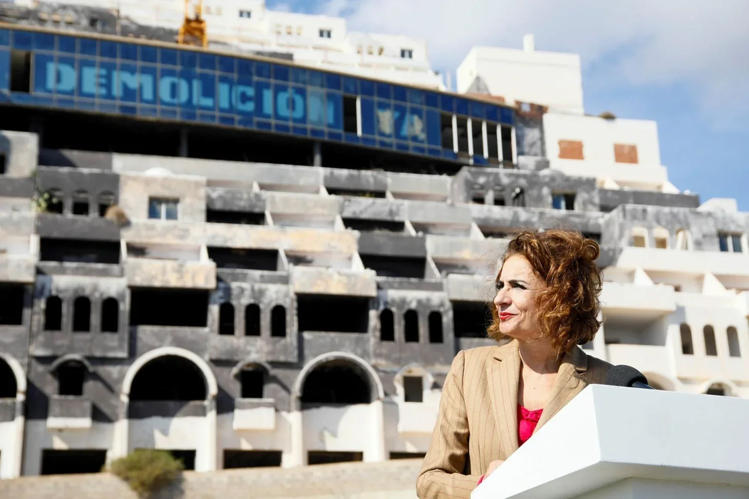 Montero exige ahora a la Junta demoler “hoy mejor que mañana” El Algarrobico que ella prometió derribar en 2025
