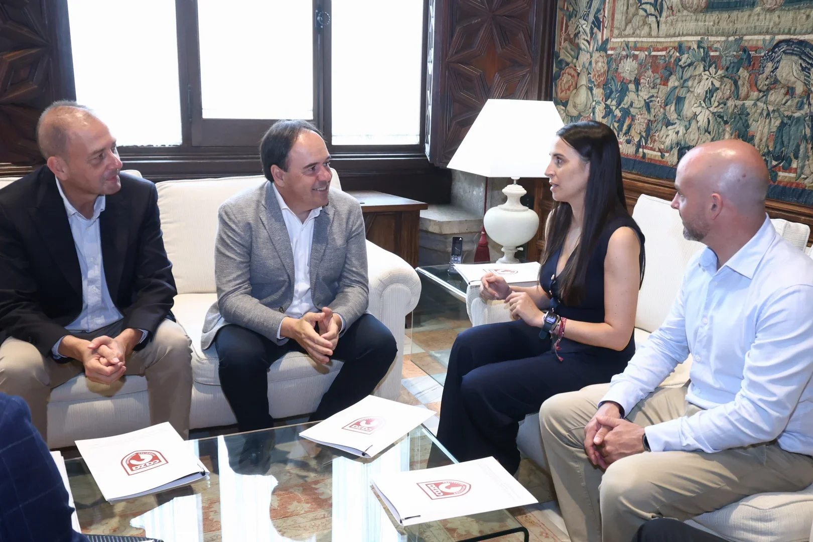 Pérez Llorca anuncia una nueva reducción de las tasas de caza para aliviar la carga económica del sector