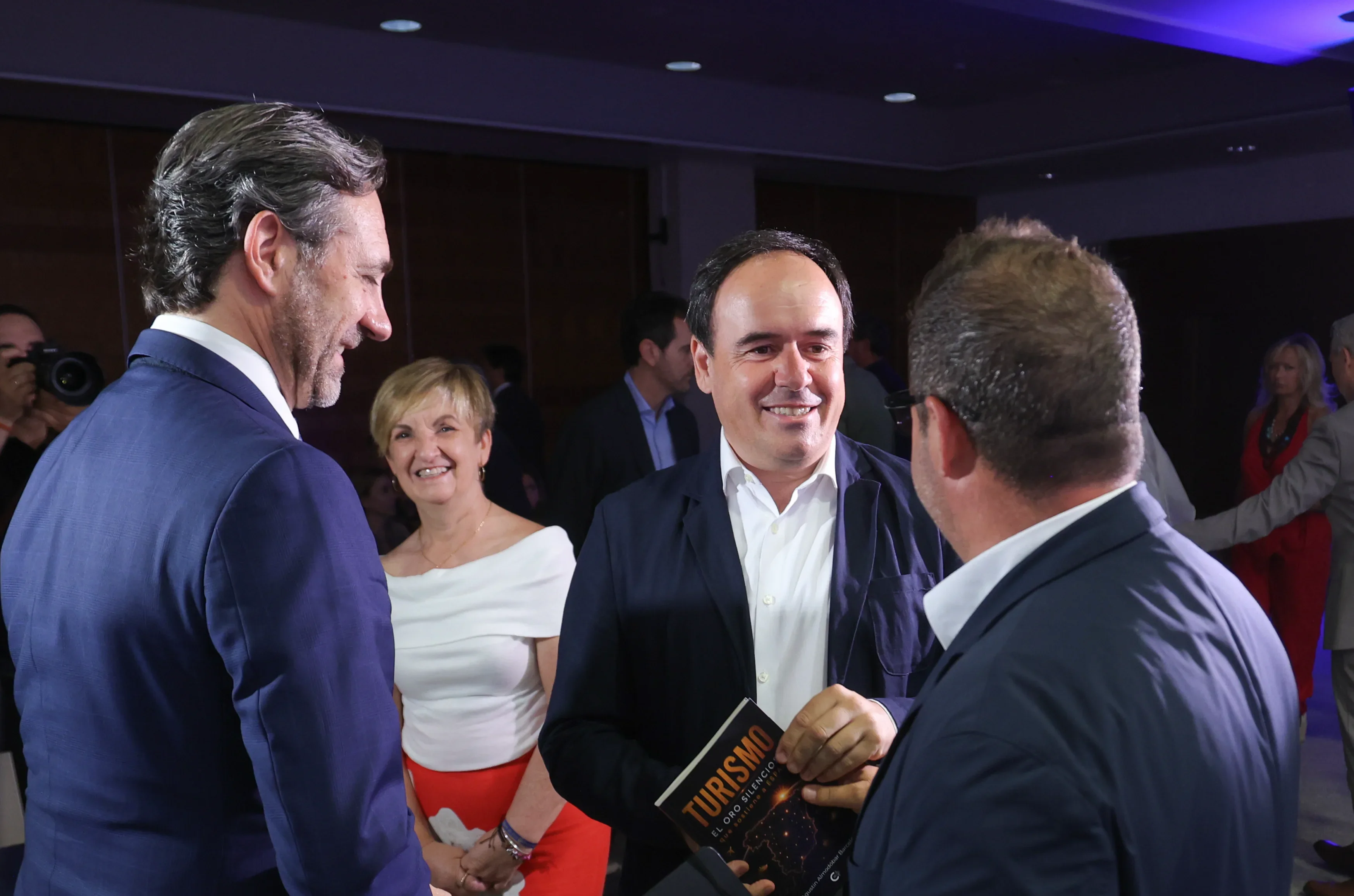 Pérez Llorca defiende un turismo 