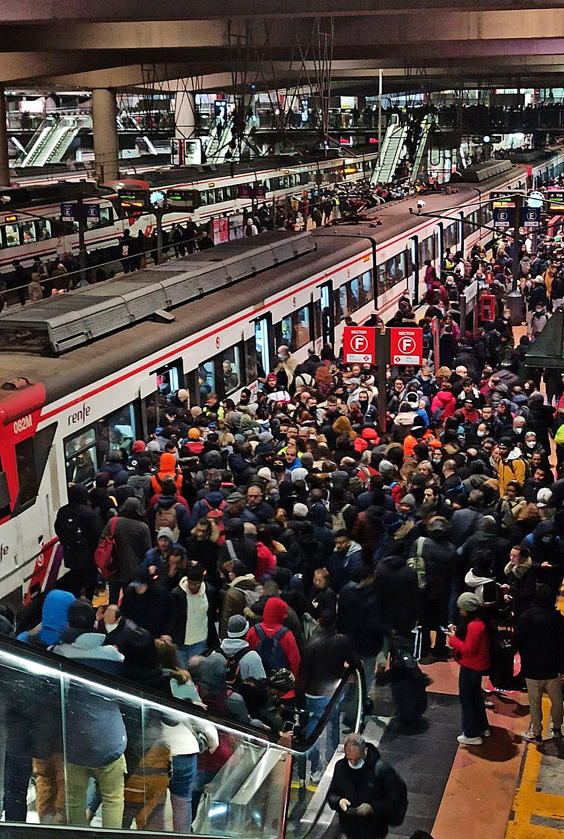 Caos en Madrid con los trenes de Óscar Puente