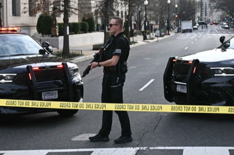 Una furgoneta embiste la barrera de seguridad en la Casa Blanca y conductor es detenido en Washington