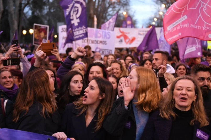 8 de marzo: cuando el feminismo dejó de defender a la mujer