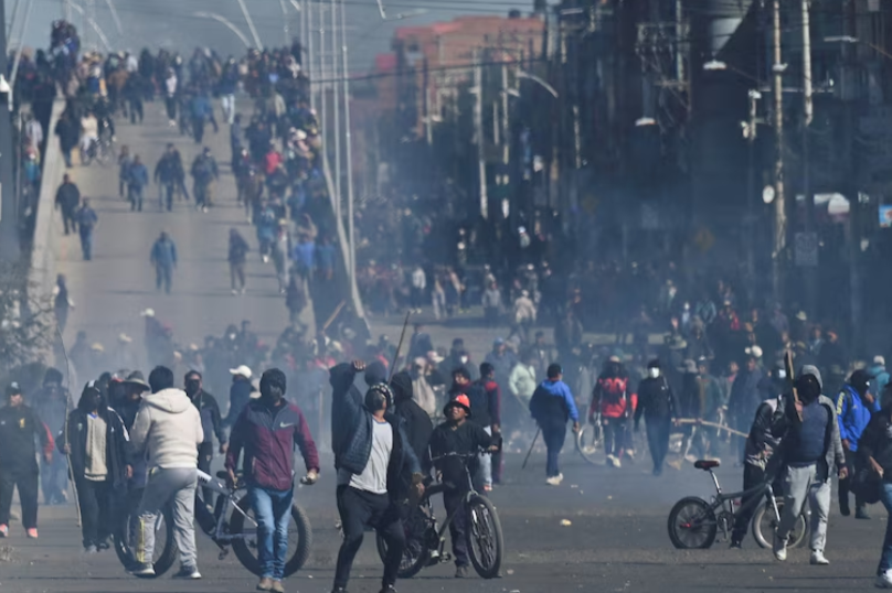 La paz continúa bloqueada tras los enfrentamientos con heridos y decenas de detenidos en Bolivia
