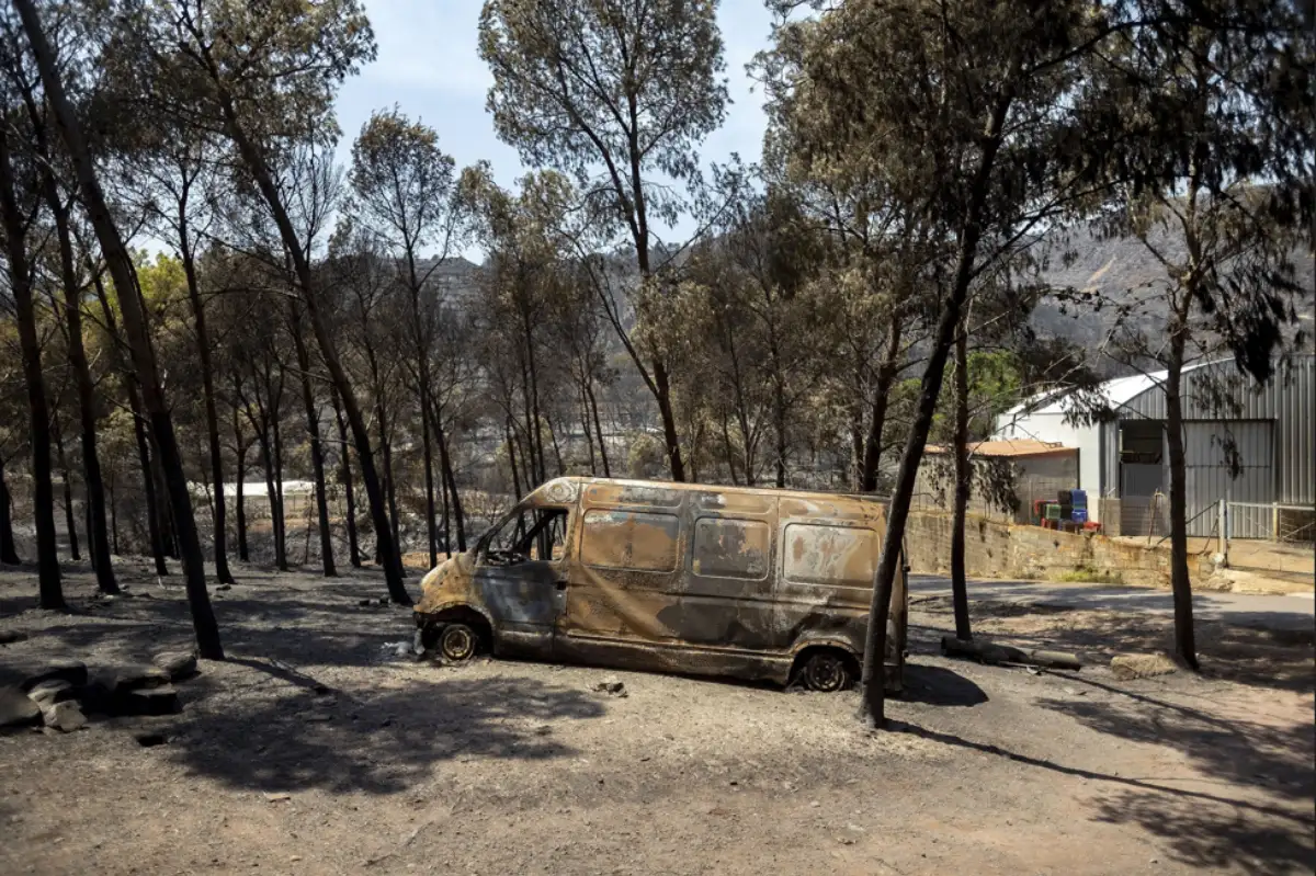 El incendio de Castellón arrasa 9.300 hectáreas y mantiene en alerta el flanco oeste de la Serra d'Espadà