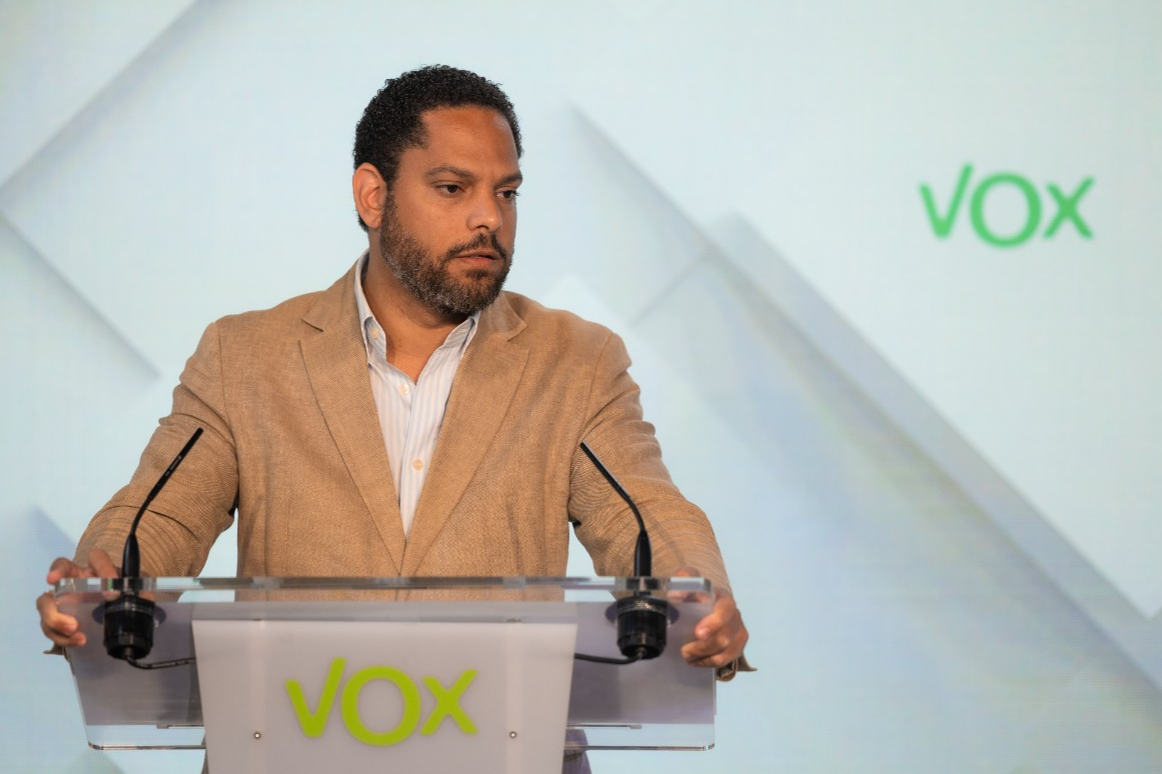 Garriga acusa a Juanma Moreno de “irresponsable” y recuerda que solo VOX le puede dar la “mayoría para gobernar"