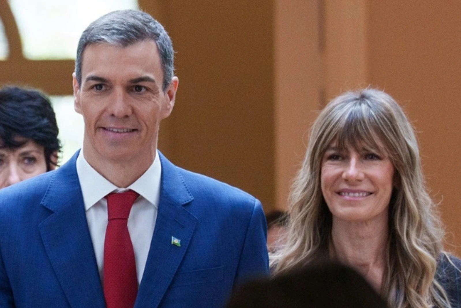 Caso Begoña Gómez: la Fiscalía de Sánchez apunta a conductas “no éticas” mientras el Gobierno niega irregularidades