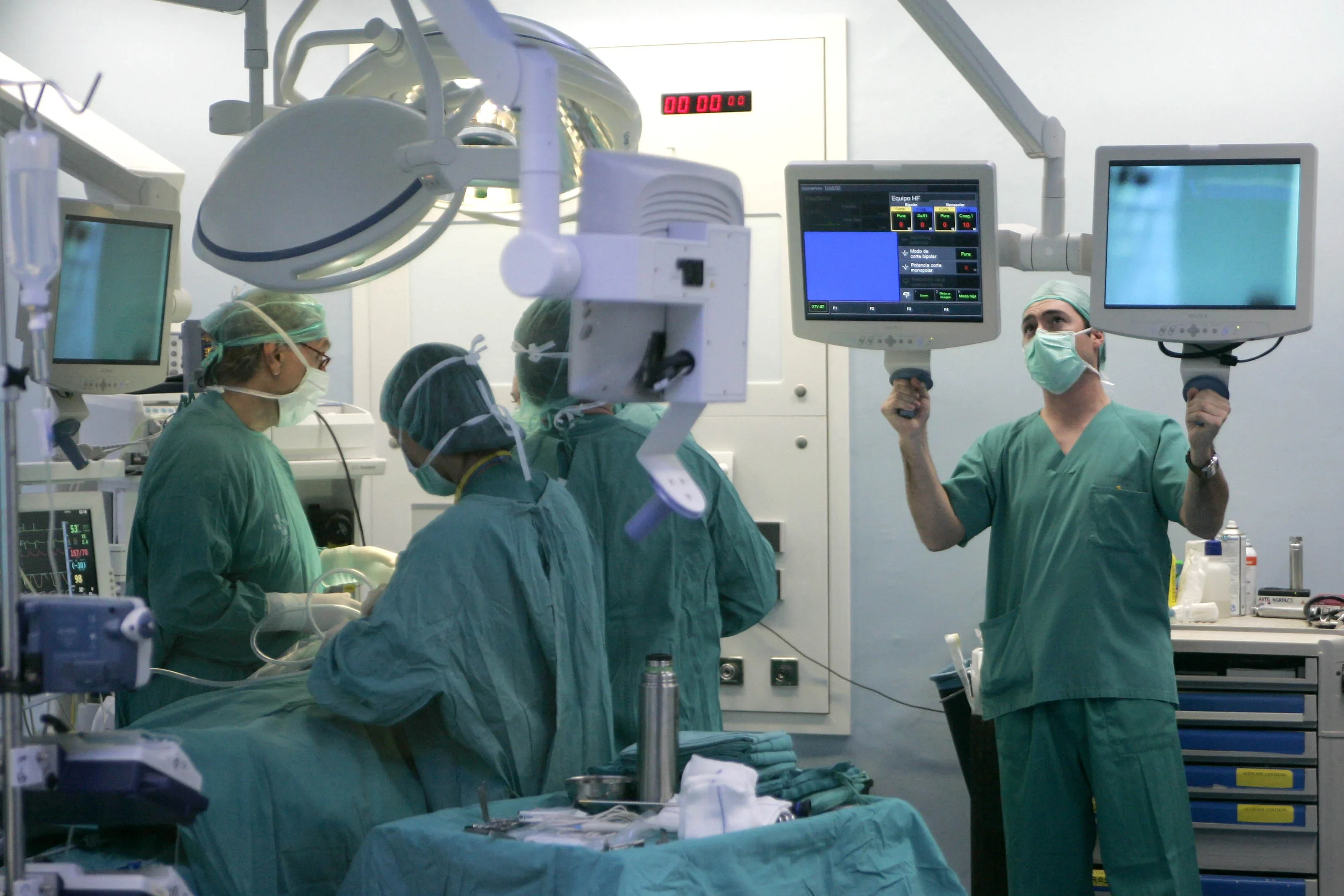 La Sanidad valenciana reduce de 61 a 17 días la espera para operar a pacientes con riesgo vital
