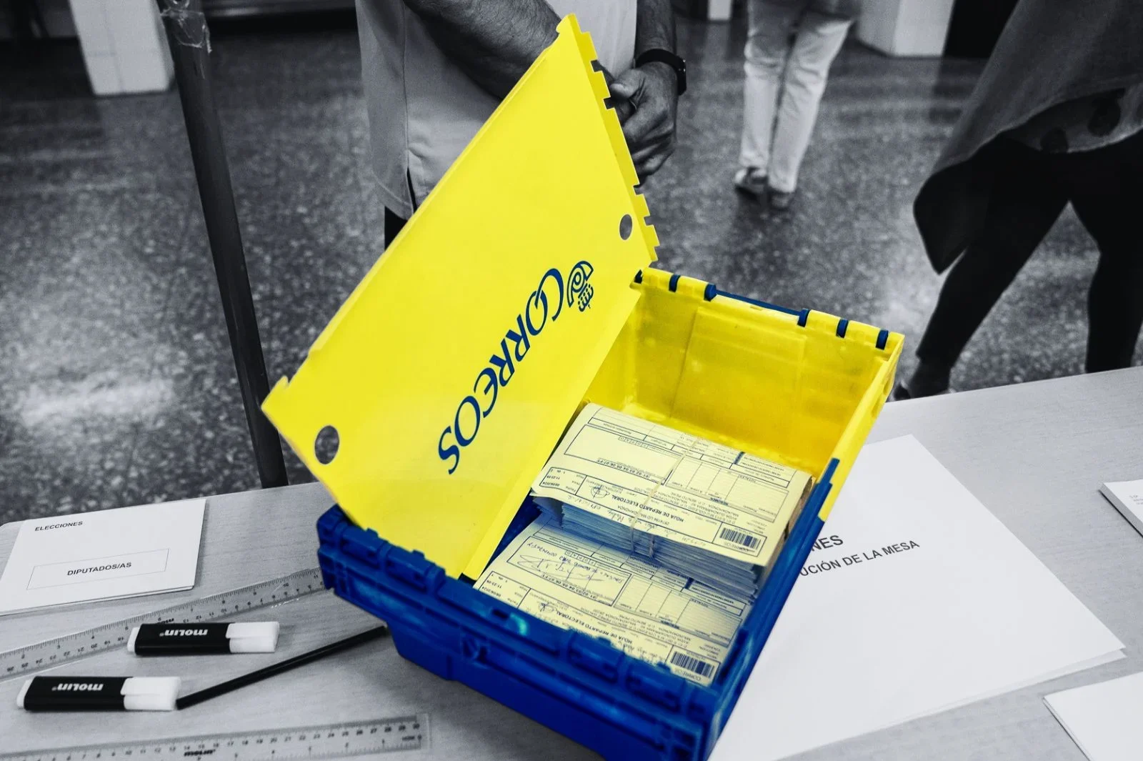 El PP se impuso con claridad en cuatro autonomías pese a la victoria del PSOE en el voto exterior